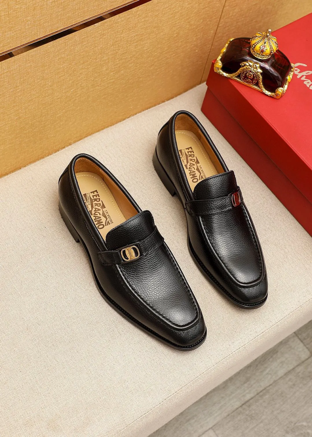Men's shoes 💰460 💐 Product trademark: Ferragamo "Ferragamo" casual leather shoes Regular size: 38-44 (45.46🉑️customized) Product materials: Selected imported first-layer pebbled cowhide leather upper + luxury hardware buckle, imported water-dyed cowhide leather lining. Strong three-dimensional visual effect, original outsole color: 2⃣️seed leather materials optional